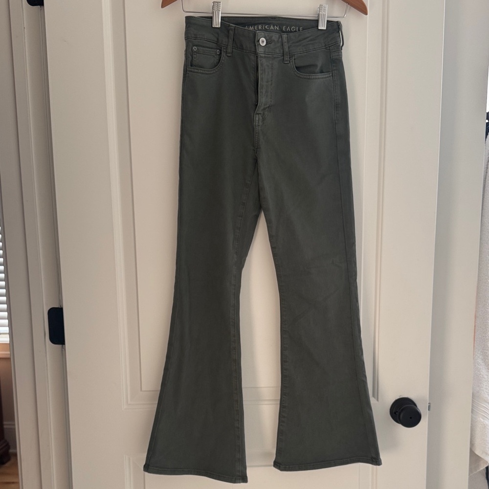 Like new American Eagle Super High-rise flare jean, 0 Short